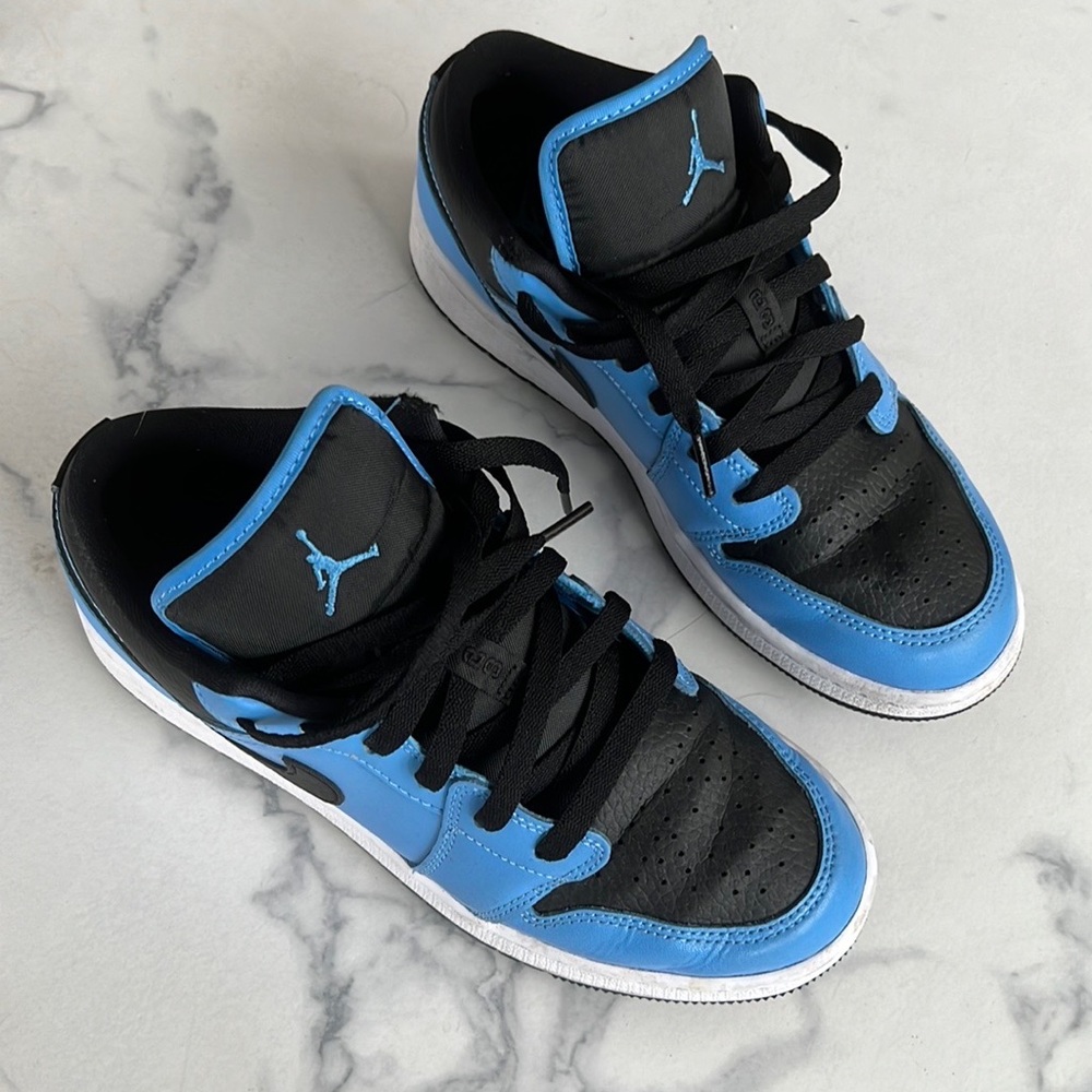 AIR JORDAN 1 LOW GS University Blue / Black